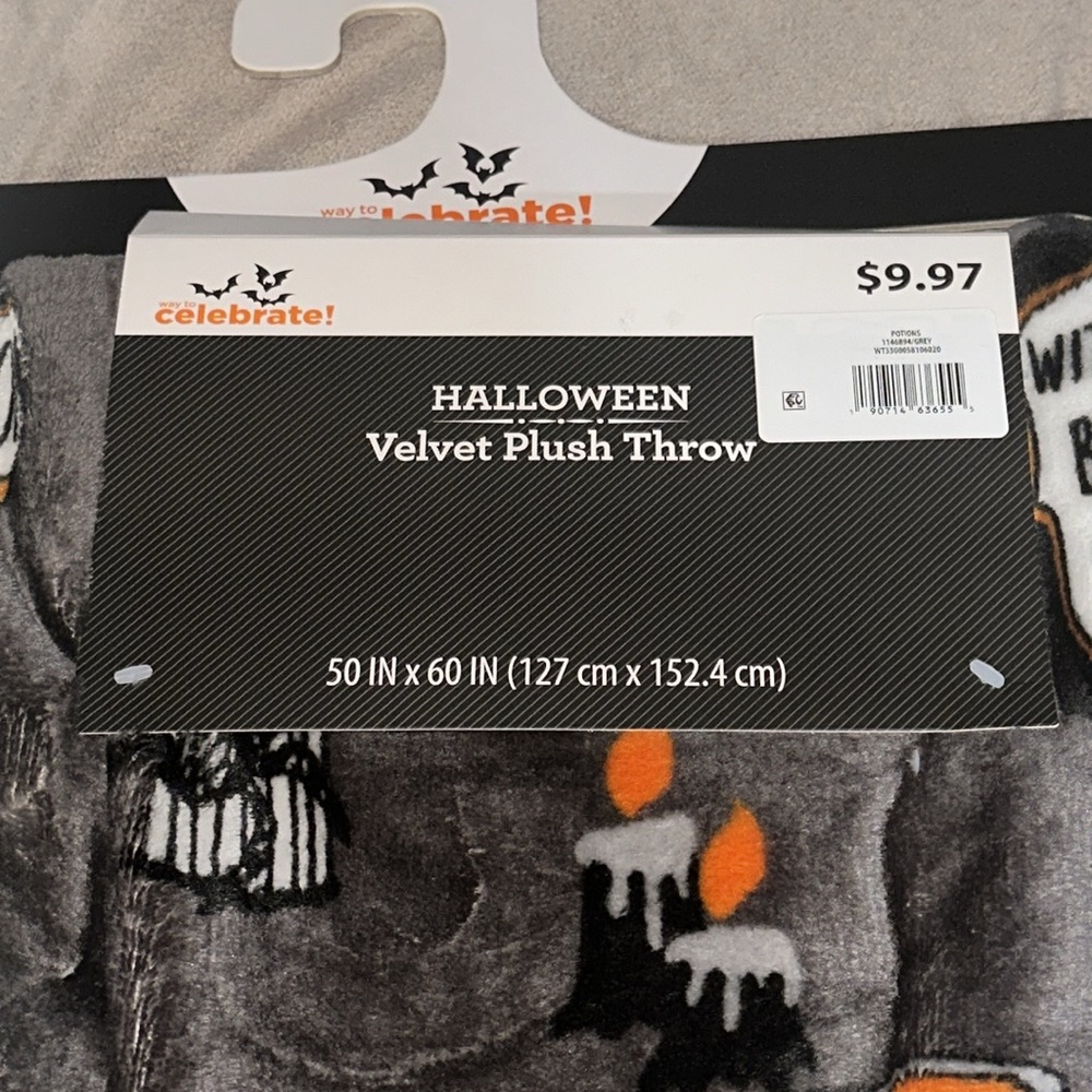 Way to Celebrate Halloween Velvet Plush Throw - Picture 4 of 4